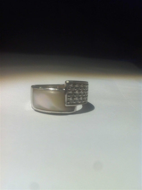 bague vintage moderniste en nacre et cristaux sertis montée sur argent